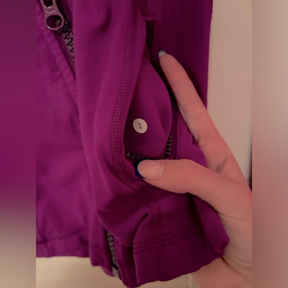 Lululemon define jacket size 2. - Picture 4 of 5